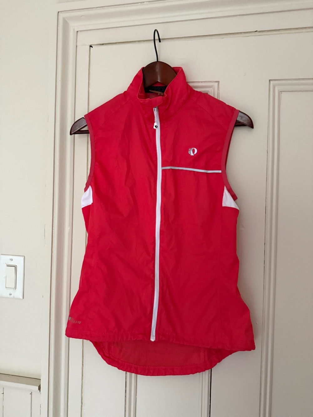 Pearl Izumi Women’s Red Cycling Vest w/White Trim & Mesh Back & Pocket. Sz Md.